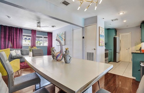 North Corals House | GAY mens heated pool guesthouse/clothing optional w/game room 10min from Wilton