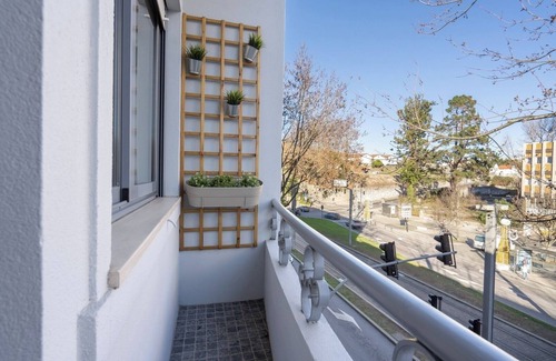 Santa Marinha Apartment | Gaya Avenue 102 - Flat w/Balcony