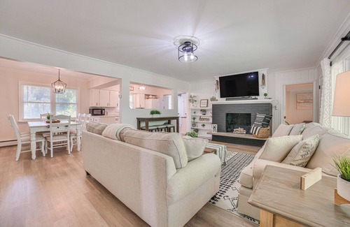 Gaylord House | Gaylord Family Home: Walk to Shops & Restaurants!