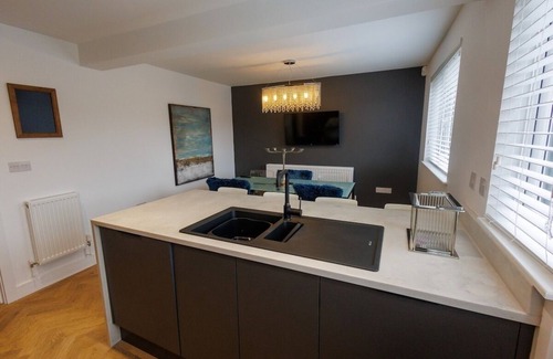 Merthyr Tydfil House | Uber Stylish 3 bedroom home with off road parking