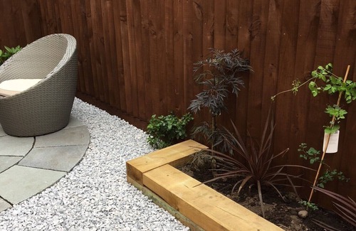 Snitterfield Apartment | Laburnum Apartment Modern and Self Contained with secluded garden