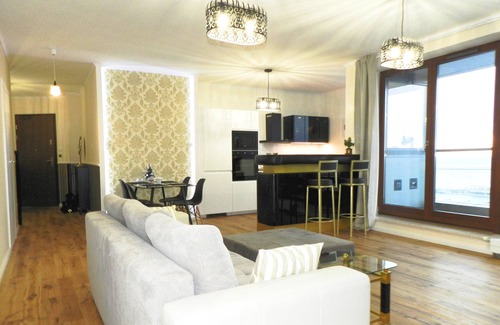 Srodmiescie Apartment | Gdynia Sea Towers, sea view, close to everything, beach, luxury