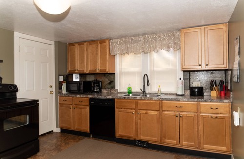 Chardon House | Geauga Maple Cottage