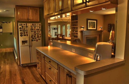 Ann Arbor House | Geaux House! .75 Mile walk to Big House. W/BBall Court