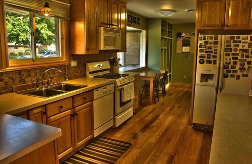 Ann Arbor House | Geaux House! .75 Mile walk to Big House. W/BBall Court
