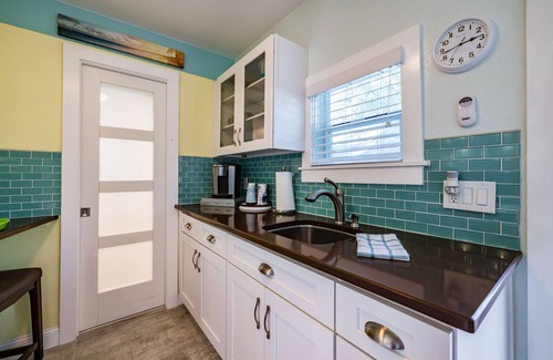 Gulfport Apartment | GECKO COVE ART DISTRICT - PET FRIENDLY