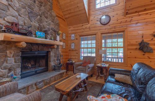 Saugatuck House | Gecko Getaway - Great cabin getaway - private hot tub - community pool