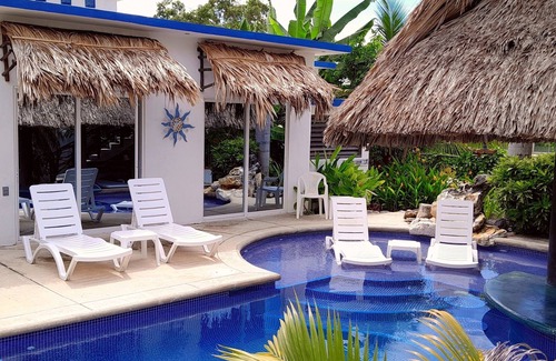 Lake Gardens House | GECKO "POOL SIDE" BUNGALOW-Boutique Resort -Stunning Pool- Airport Shuttle!