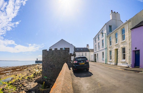 Castletown Cottage | Gee's Cottage - a seaside holiday cottage that sleeps 5 guests in 3 bedrooms