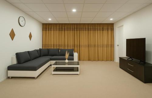 Menen House | Gelijkvloers apt, supermarkt voor de deur, winkels & terrasjes op wandelafstand