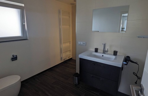 Becheln Apartment | Gemütlich und Modern Ausgestattete Ferienwohnung im Idyllischen Rheinlahn-kreis
