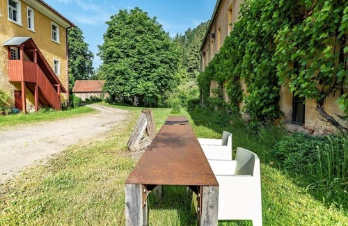 Neunburg vorm Wald Apartment | Gemütliche 140qm Ferienwohnung für Vier Personen