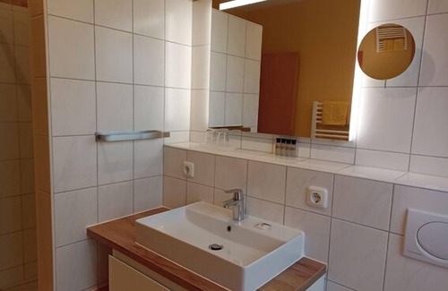 Nordheim a. Main Apartment | Gemütliche 50qm Ferienwohnung mit Balkon, kostenfreies Parken und WLAN, Frühstücksbuffet, voll ausgestattete Küche