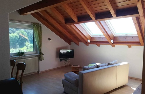 Sipplingen Apartment | Gemütliche 65 m² DG- Fewo mit Einmaligem See-und Bergblick in Sipplingen