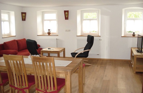 Reichardsroth Apartment | Gemütliche 72qm Ferienwohnung mit Terrasse; kostenfreies Parken und WLAN