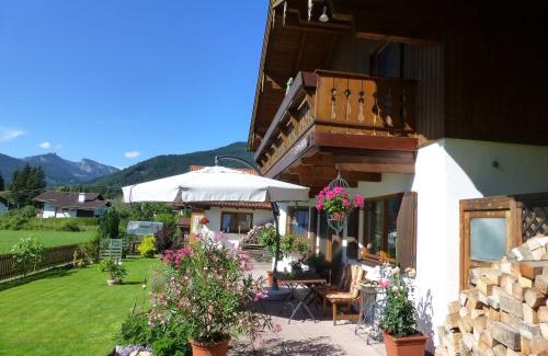 Saulgrub Apartment | Gemütliche Alpenwohnung in Altenau