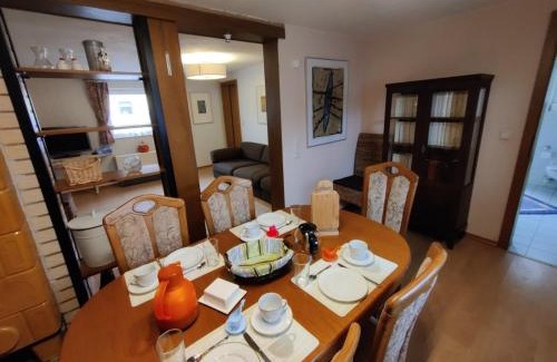 Lelkendorf House | Gemütliche Bauernkate für 4 mit Kachelofen