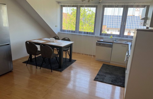 Langerringen Apartment | Gemütliche Dachgeschoss Wohnung