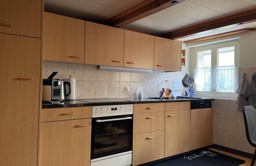 Wiler Apartment | Gemütliche Ferienwohnung mit Traditionellem Trittofen
