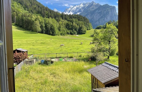 Wiler Apartment | Gemütliche Ferienwohnung mit Traditionellem Trittofen