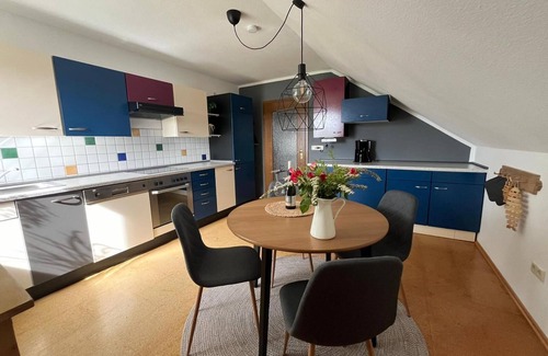 Pfarrweisach Apartment | Gemütliche Ferienwohnung 56qm mit Küche und Wlan