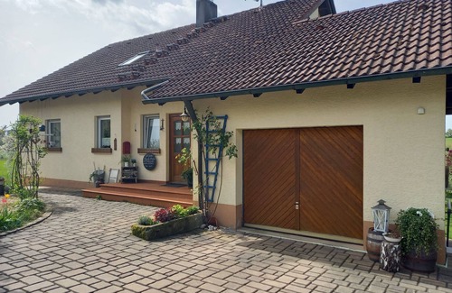 Pfarrweisach Apartment | Gemütliche Ferienwohnung 56qm mit Küche und Wlan