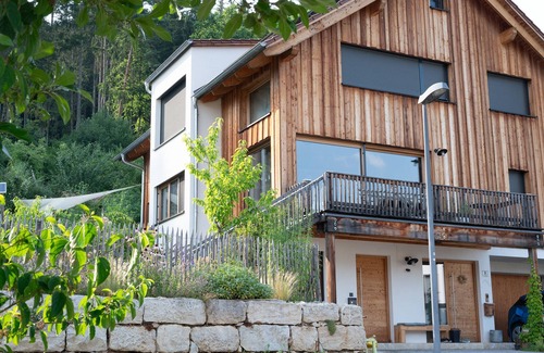 Riedenburg Apartment | Gemütliche Ferienwohnung in Ruhiger Waldrandlage