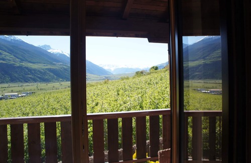 Vezzano Apartment | Gemütliche Ferienwohnung mit Grossem Sonnenbalkon und Geheiztem Schwimmbad,