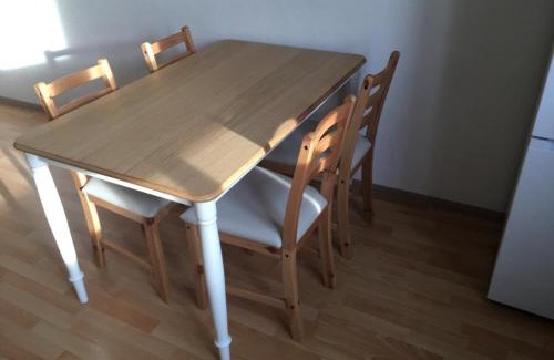 Knorrendorf Apartment | Gemütliche Ferienwohnung für 6 Personen im Schloss Kastorf