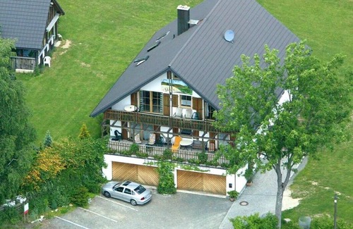 Stammbach Apartment | Gemütliche Ferienwohnung (63qm) mit Baby- und Kleinkindaustattung