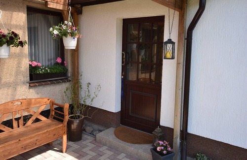 Blowatz Apartment | Gemütliche Ferienwohnung mit Garten in Robertsdorf