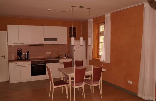 Harste Apartment | Gemütliche Ferienwohnung im Alten Pfarrhaus. Mit Gartenzugang und Sitzgruppe