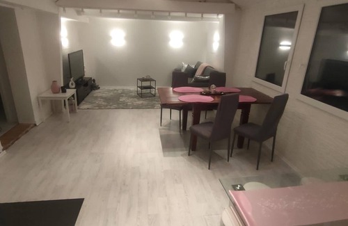 Jesewitz House | Gemütliche Ferienwohnung mit Großer Terrasse und Eigenem Garten