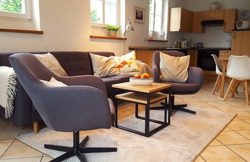 Uttfeld Apartment | Gemütliche Ferienwohnung im Herzen der Eifel. Mit Anschluss an Eine Alpaka-farm!