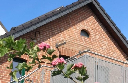 Calau Apartment | Gemütliche Ferienwohnung im Vogelhaus mit Dachterasse, Großem Garten und Sauna