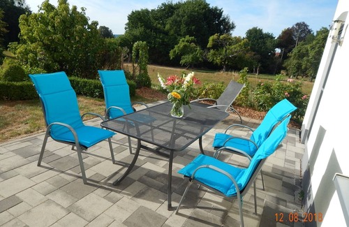 Kueps Apartment | Gemütliche FeWo (60m2) im EG mit kleinem Garten & Terrasse