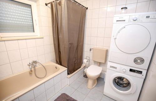 Wasserlos Apartment | Gemütliche Monteurwohnung mit Terrasse
