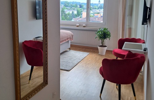 Kreuzlingen Apartment | Gemütliche Sonnige Ferienwohnung mit Ausblick, Nahe Bodensee
