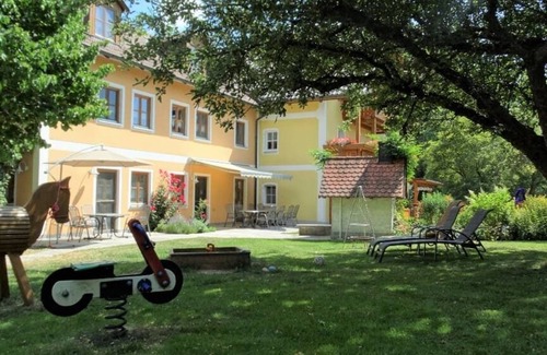 Ploessberg Apartment | Gemütliche und familienfreundliche Ferienwohnung 68 m2 für 2 - 5 Personen.