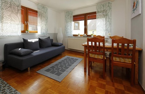 Hohenberg a.d.Eger Apartment | Gemütliche und helle Ferienwohnung, kostenfreies WLAN, viele Freizeitangebote