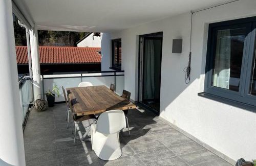 Bruckmuehl Apartment | Gemütliche Wohnung mit großer Terrasse