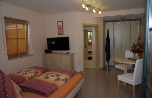Ramsberg Apartment | Gemütliches 1-Zimmer-App. für 2 Pers. mit Freisitz & Blick auf Brombachsee
