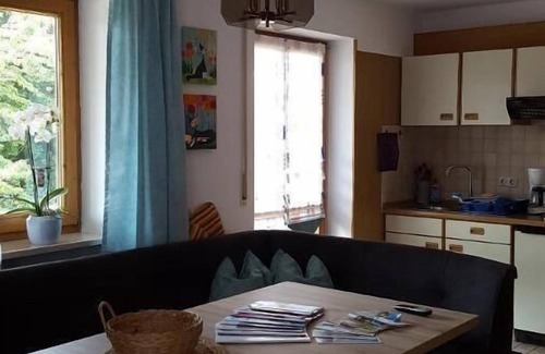 Safferstetten Apartment | Gemütliches Appartement mit Kleinküche in Kurzone I