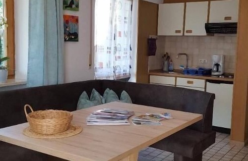 Safferstetten Apartment | Gemütliches Appartement mit Kleinküche in Kurzone I