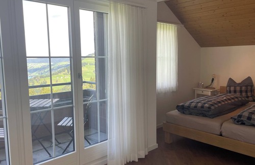 Sattel Ski Chalet | Gemütliches Chalet mit See- und Bergblick