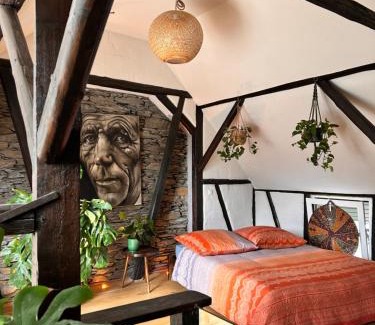 Pellenz Apartment | Gemütliches Dachzimmer mit Kamin