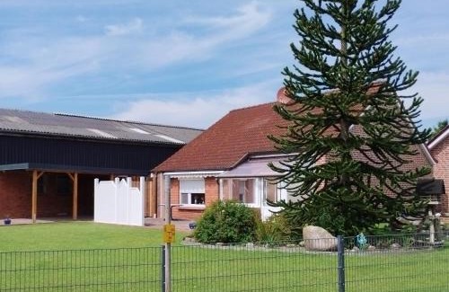 Weener Apartment | Gemütliches Ferienhaus Lütje Huske mit Garten, 25666