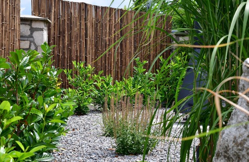 Kelheim Apartment | Gemütliches Holzhaus mit großem Garten und Terrasse