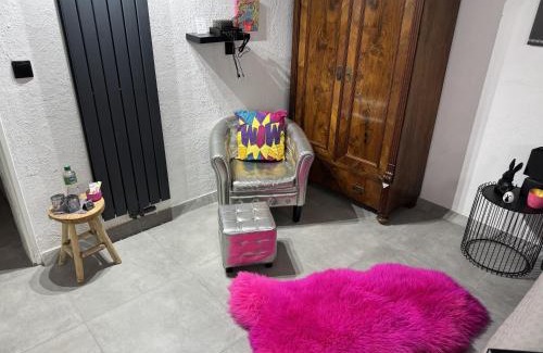 Bocholt House | Gemütliches Kellerzimmer + Bad
