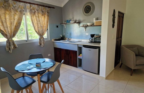 Cabarete Apartment | Gemütliches Studio mit Terrasse im Villa mit Pool 2 Minuten vom Strand